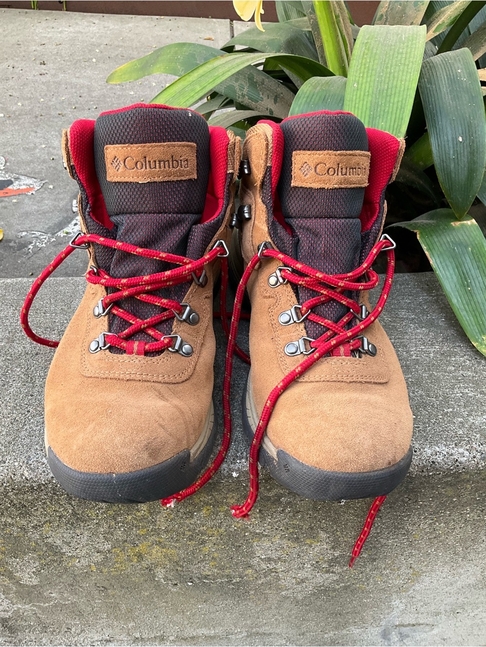 Columbia Newton Ridge Hiking Boots Size 9.5